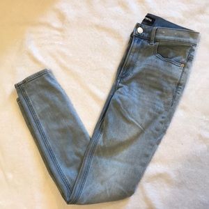 Express size 4 jeans, barely worn in great shape